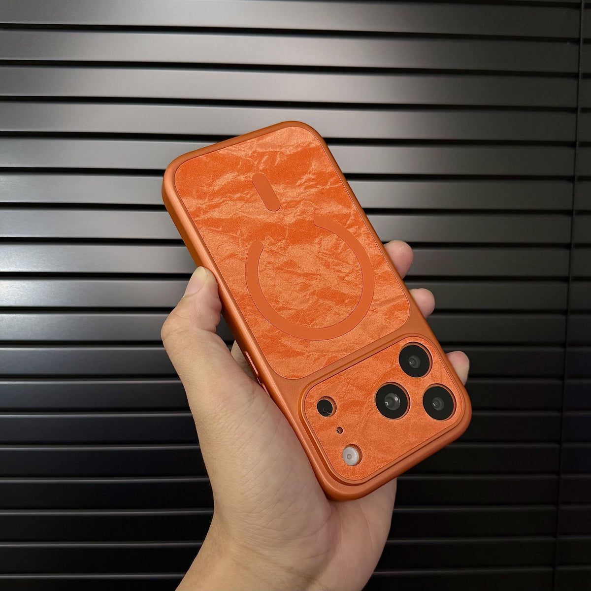 Custodia per iPhone in pelle premium compatibile con MagSafe con finitura effetto neve