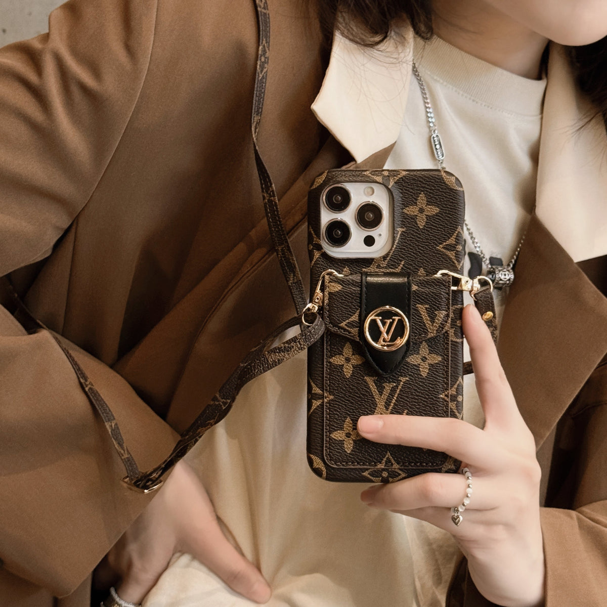 Luxe iPhone-hoesje met kaarthouder en ketting