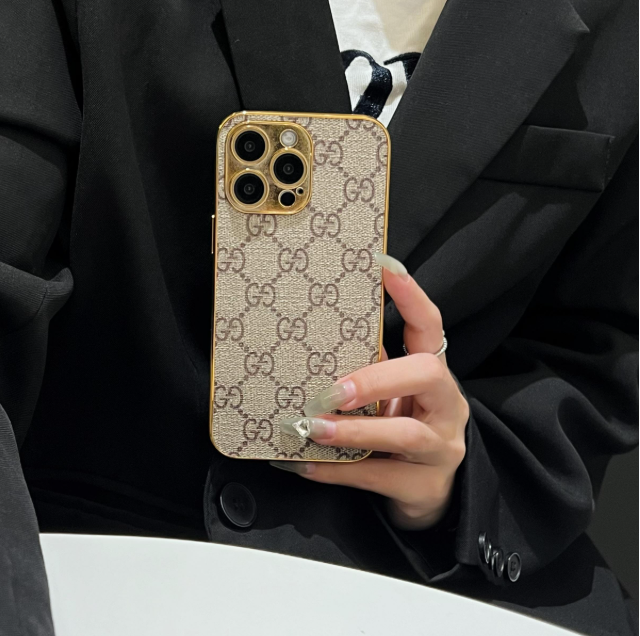 Luxe klassiek monogram iPhone-hoesje met gegalvaniseerde gouden randen