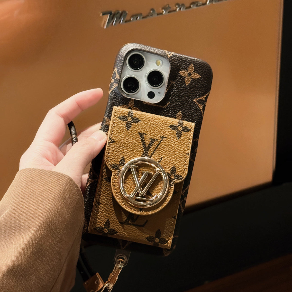 Luxuriöse iPhone-Hülle mit Kartenhalter und Kette
