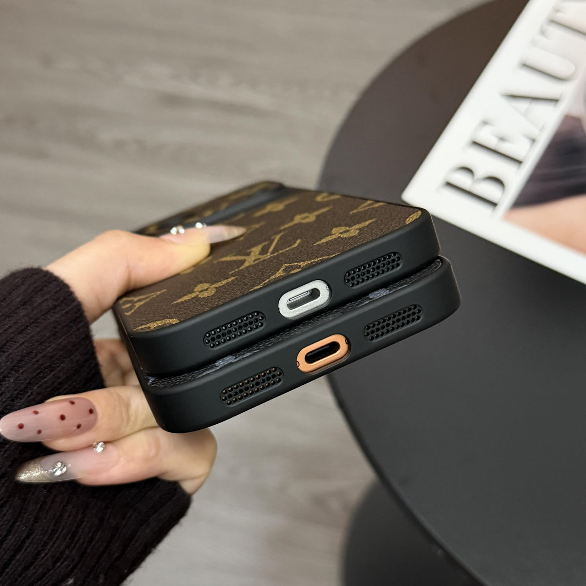 MagSafe Klassiek leren iPhone-hoesje met monogram