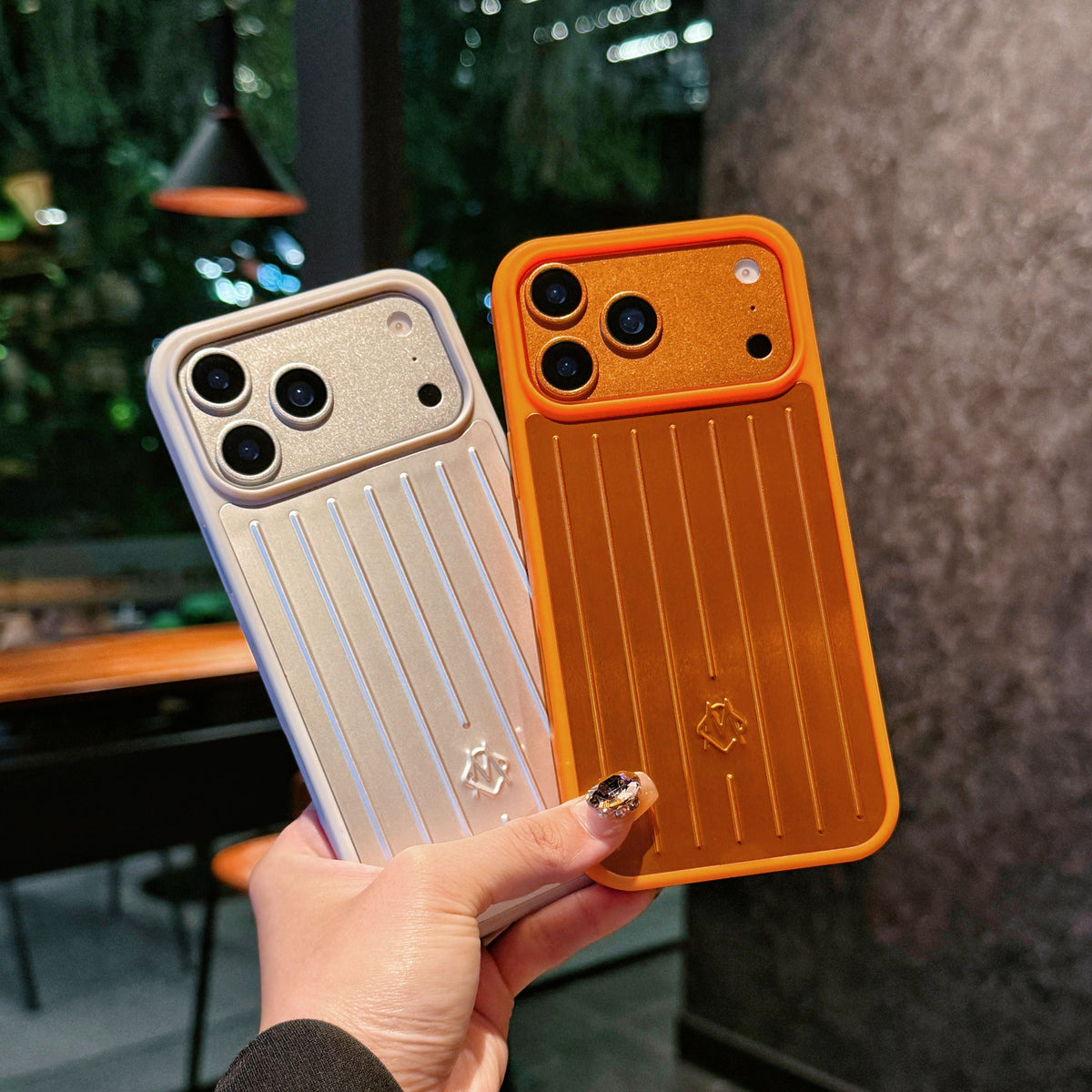Geribbeld iPhone-hoesje met metallic pantser – Stijlvolle bescherming geïnspireerd door reizen