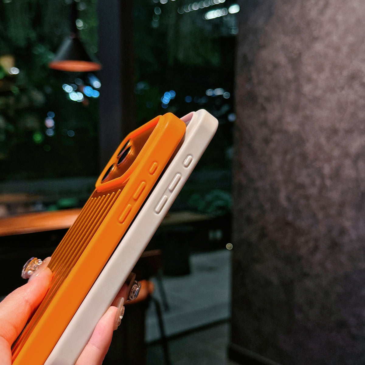 Geribbeld iPhone-hoesje met metallic pantser – Stijlvolle bescherming geïnspireerd door reizen