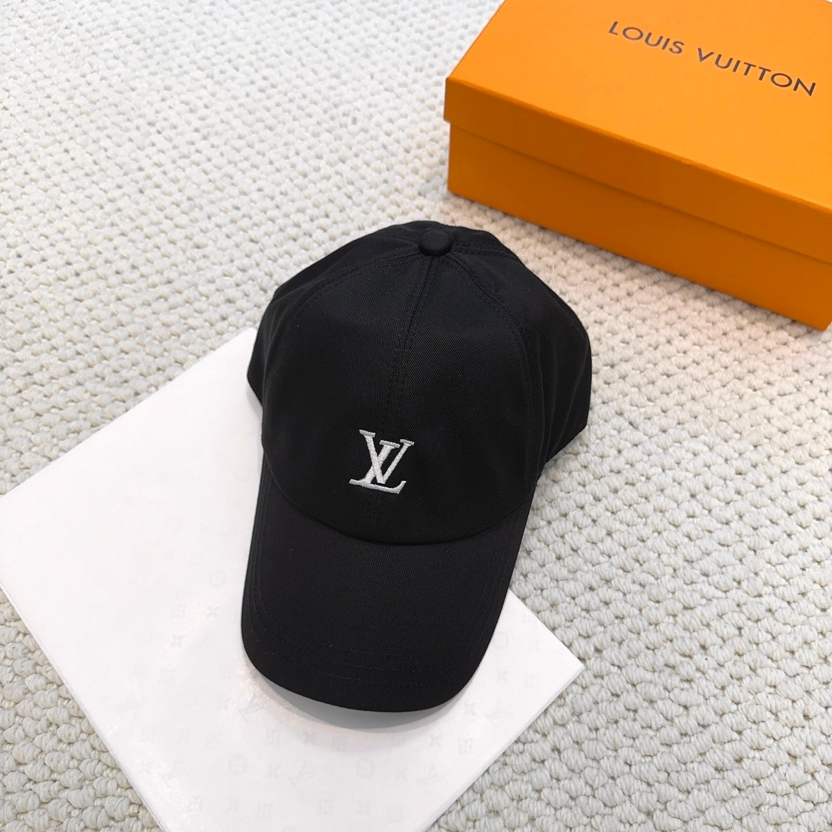 Boné de beisebol bordado clássico de<br>Entrega Rápida? Chapéu ajustável estilo luxo minimalista