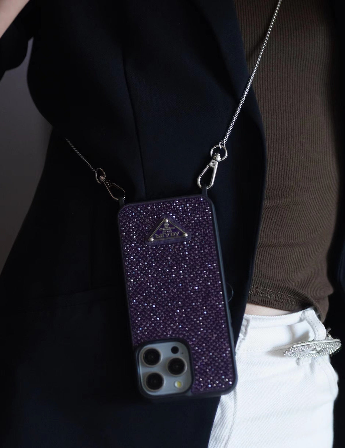 Funda de iPhone con bandolera de diamantes de lujo