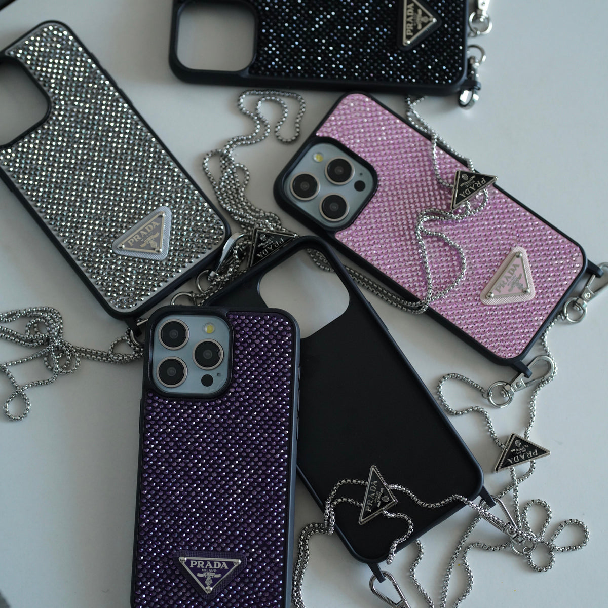 Funda de iPhone con bandolera de diamantes de lujo