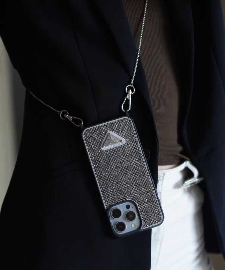 Funda de iPhone con bandolera de diamantes de lujo
