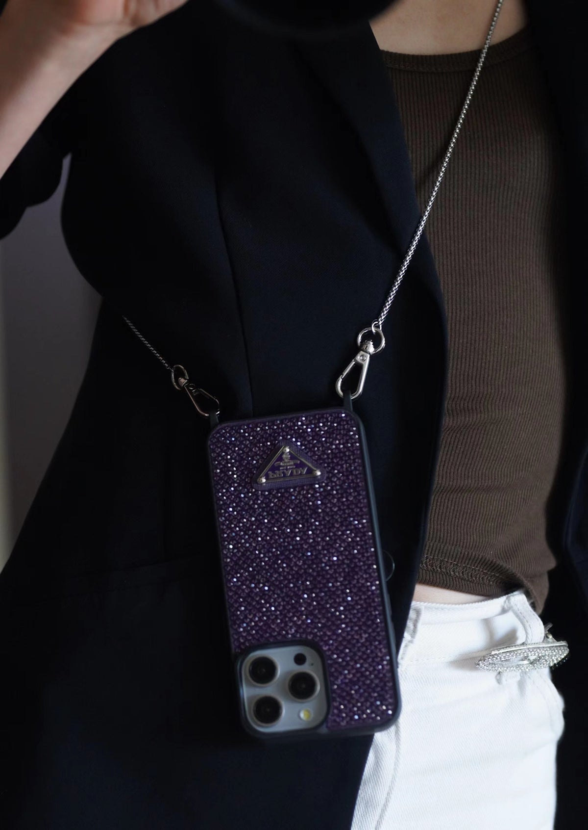 Funda de iPhone con bandolera de diamantes de lujo