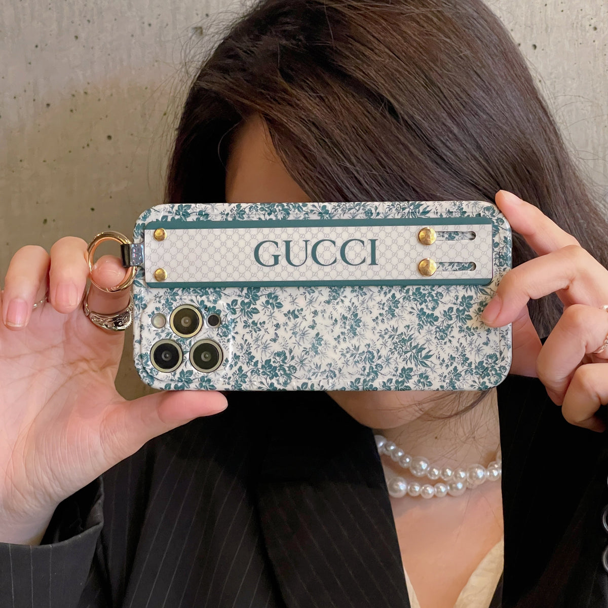 Funda Premium para iPhone con pulsera