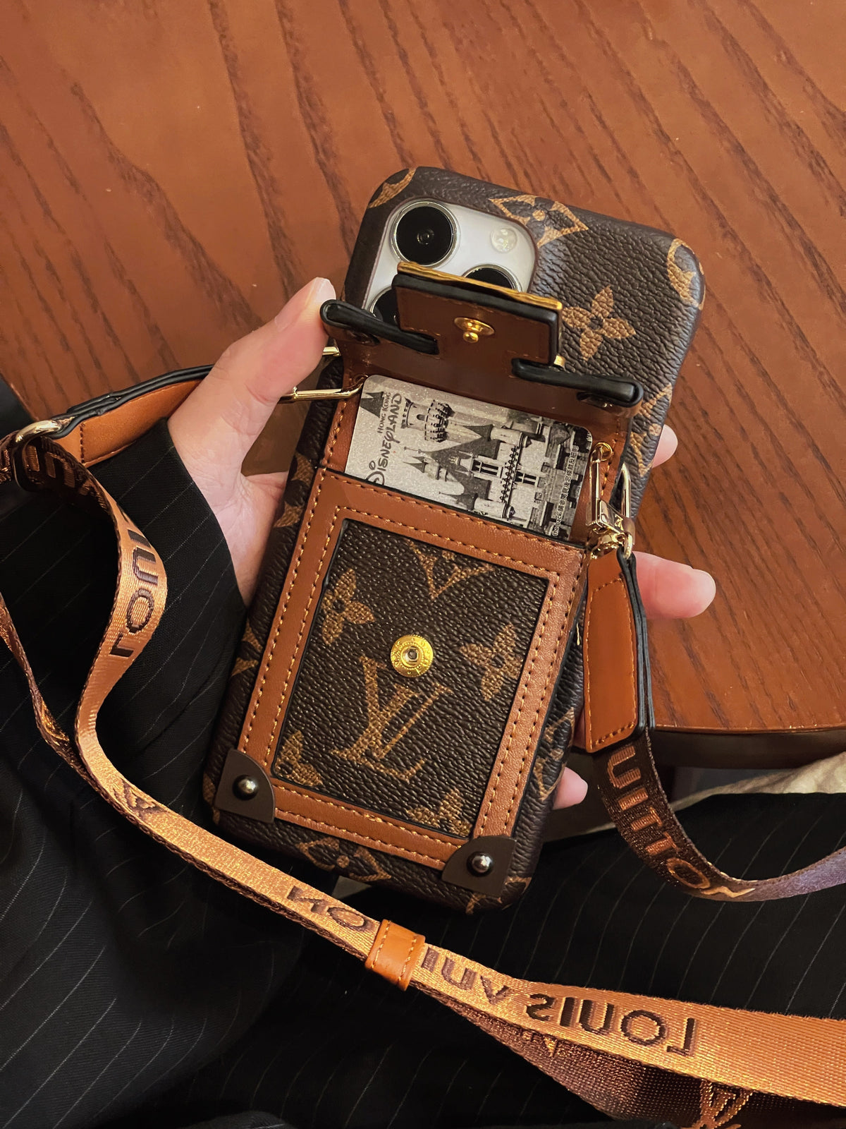 Luxe iPhone-hoesje met kaarthouder en ketting