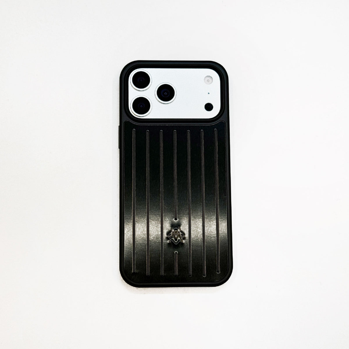Geribbeld iPhone-hoesje met metallic pantser – Stijlvolle bescherming geïnspireerd door reizen