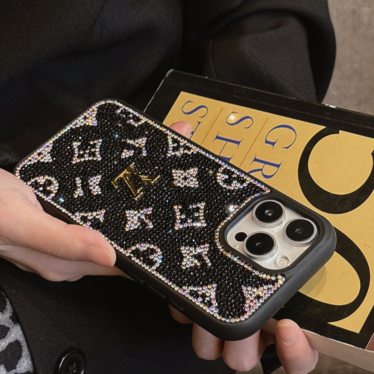 Luxe glitter holografisch Y-S-L-geïnspireerd iPhone-hoesje – Diamond Shine-editie