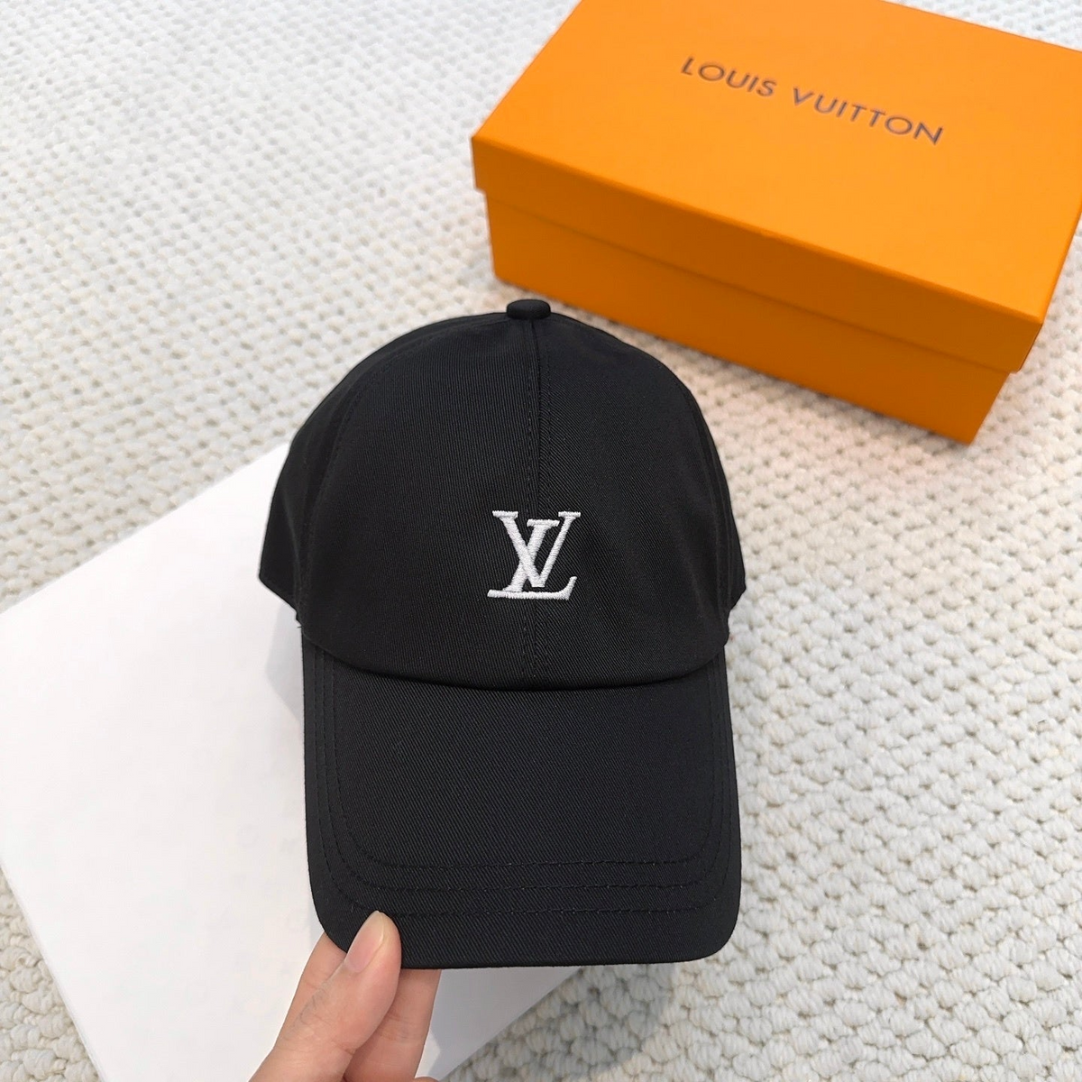 Boné de beisebol bordado clássico de<br>Entrega Rápida? Chapéu ajustável estilo luxo minimalista