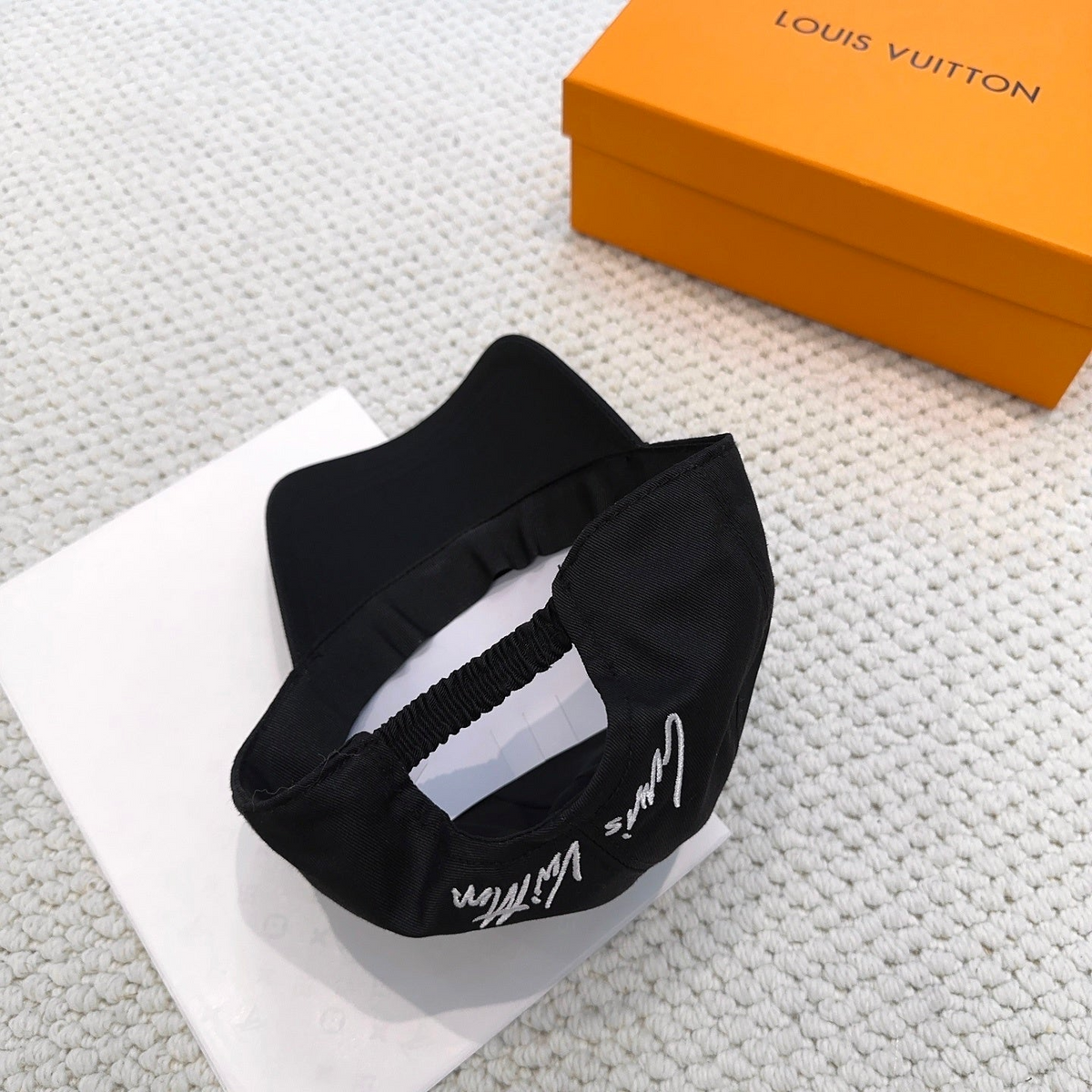 Boné de beisebol bordado clássico de<br>Entrega Rápida? Chapéu ajustável estilo luxo minimalista