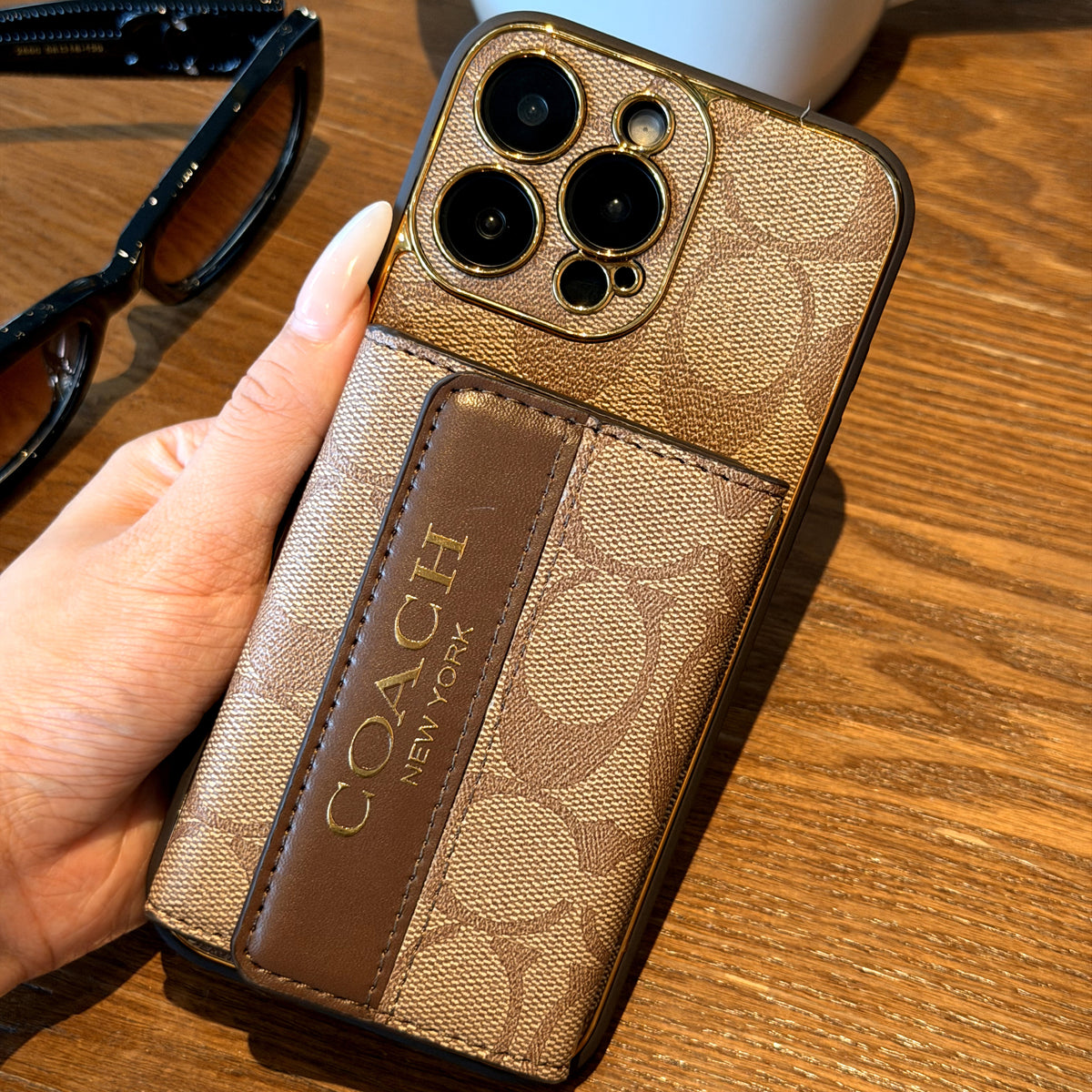 Vintage monogramos iPhone tok kártyatartóval és állítható pánttal