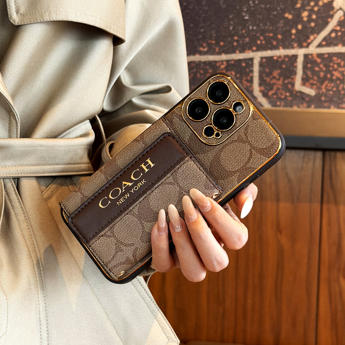 Vintage monogramos iPhone tok kártyatartóval és állítható pánttal