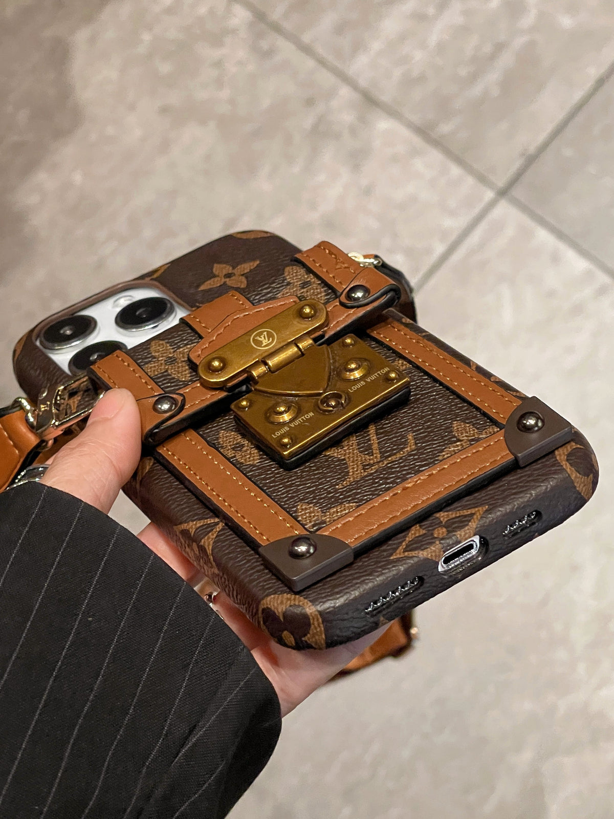Luxe iPhone-hoesje met kaarthouder en ketting