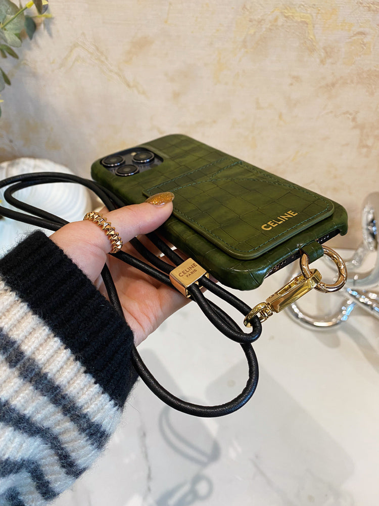 Celine iPhone-hoesje met alligatorprint, kaarthouder en riem, groen -EYP241415