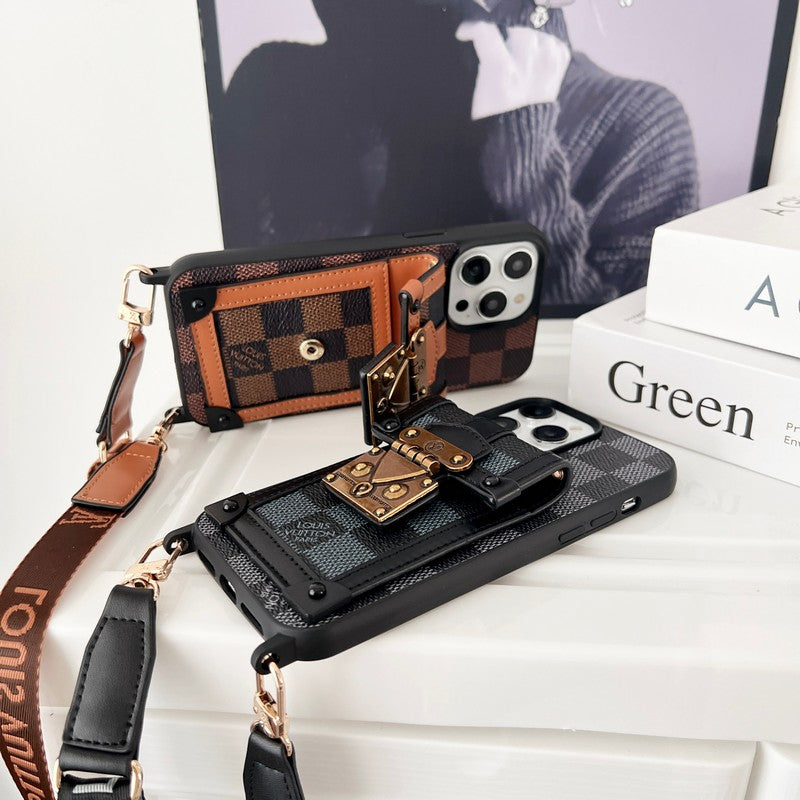 Luxe bruin iPhone-hoesje met crossbody-ketting