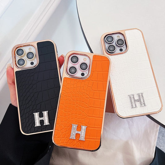Klassische iPhone-Hülle aus Roségold mit Diamant-Logo