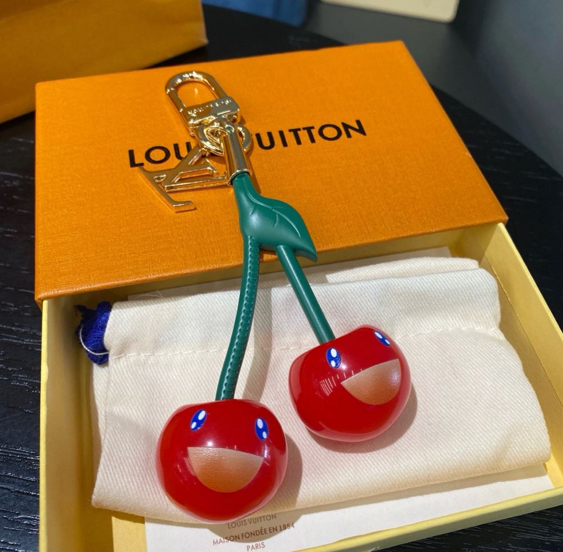 🌟 L- Cherry Keychain: Cute + Luxury, All in One 🍒✨