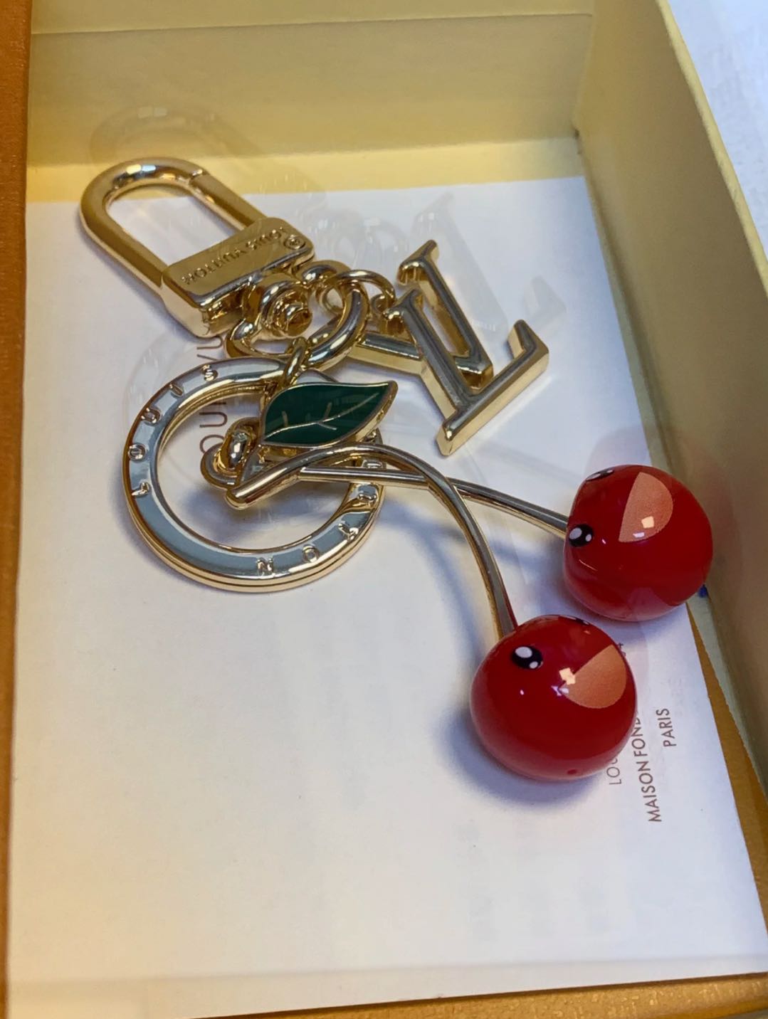🌟 L- Cherry Keychain: Cute + Luxury, All in One 🍒✨